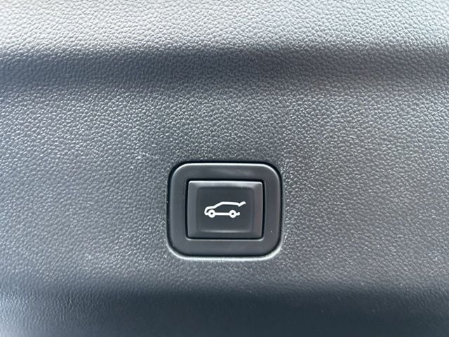 2025 Chevrolet Suburban LT - Photo 28