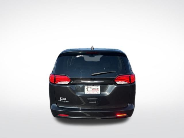 2021 Chrysler Voyager LX photo 4