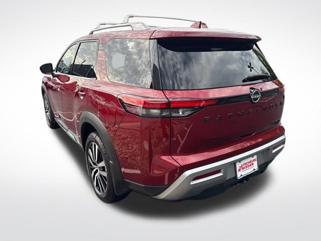 2024 Nissan Pathfinder Platinum photo 2