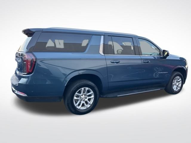 2025 Chevrolet Suburban LT - Photo 6