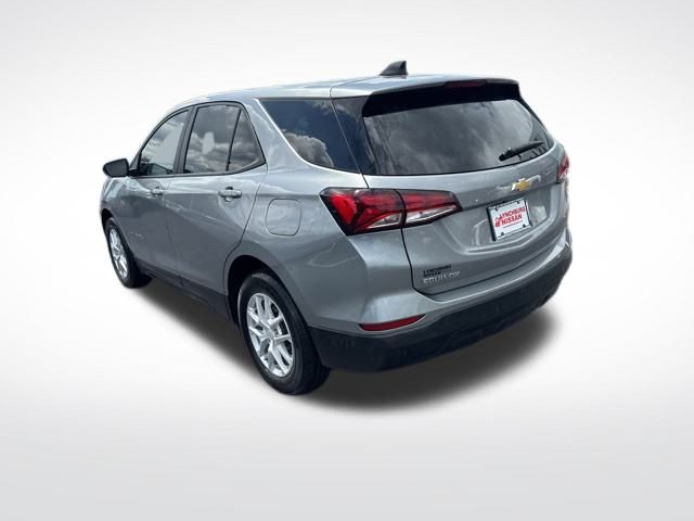 2023 Chevrolet Equinox LS photo 2