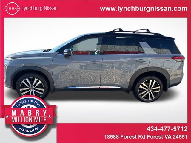 2024 Nissan Pathfinder Platinum's photo