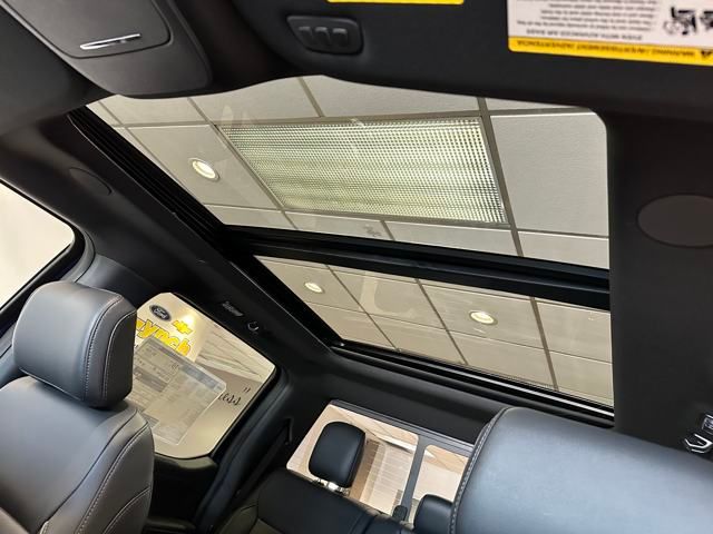 2025 Ford F-150 Lariat photo 3