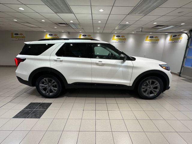 2026 Ford Explorer photo 3