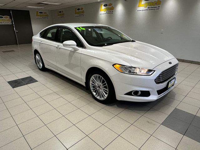 2016 Ford Fusion SE's photo