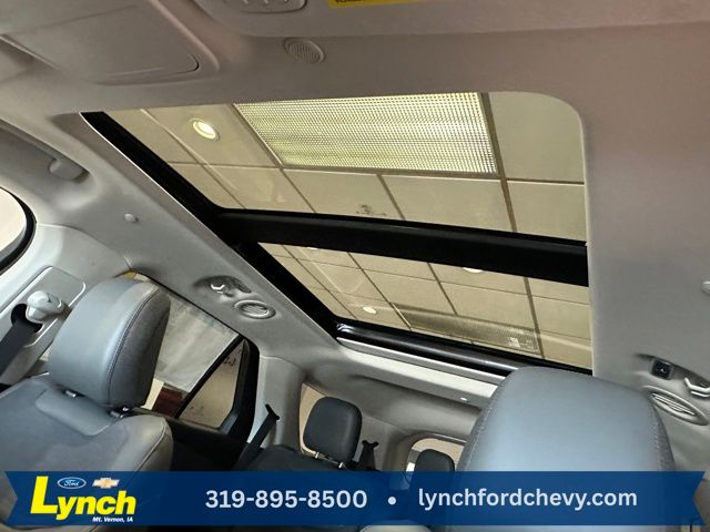 2025 Ford Explorer photo 4