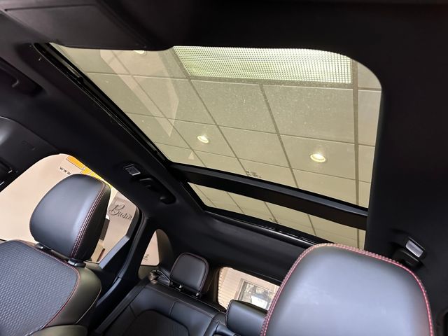 2025 Ford Escape ST-Line photo 4