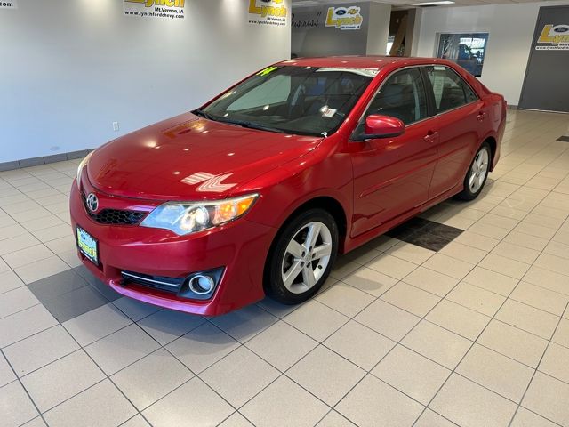 2014 Toyota Camry SE photo 2