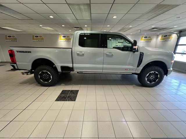 2026 Ford F-250 Lariat photo 2