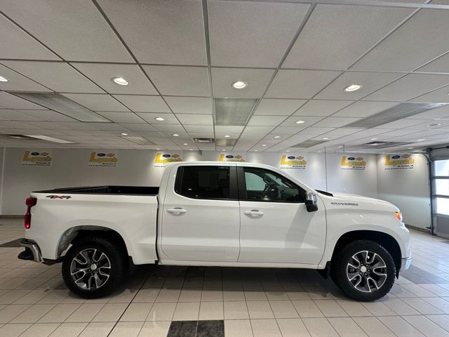 2024 Chevrolet Silverado 1500 LT photo 3