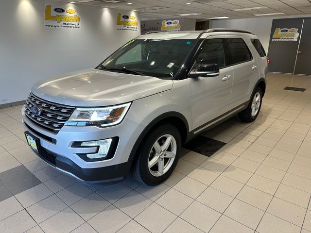 2017 Ford Explorer XLT photo 2
