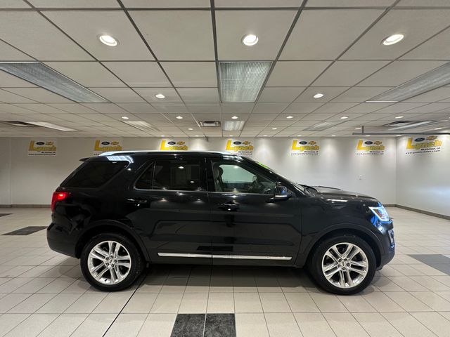 2017 Ford Explorer XLT photo 3