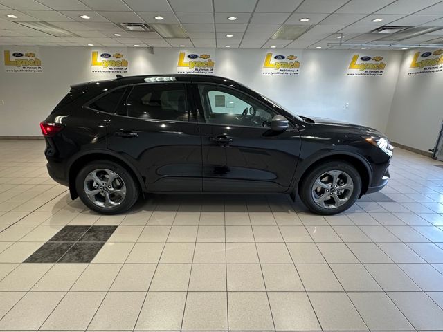 2025 Ford Escape ST-Line photo 3