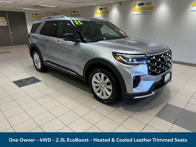 2025 Ford Explorer Platinum's photo