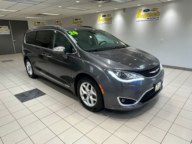 2020 Chrysler Pacifica Limited's photo