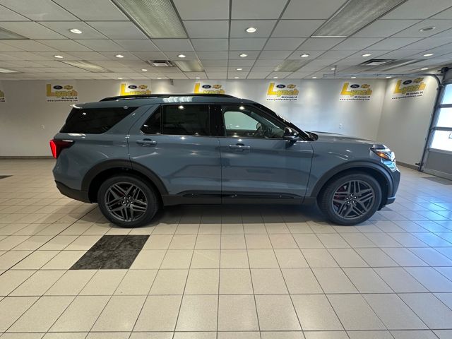 2025 Ford Explorer ST photo 3