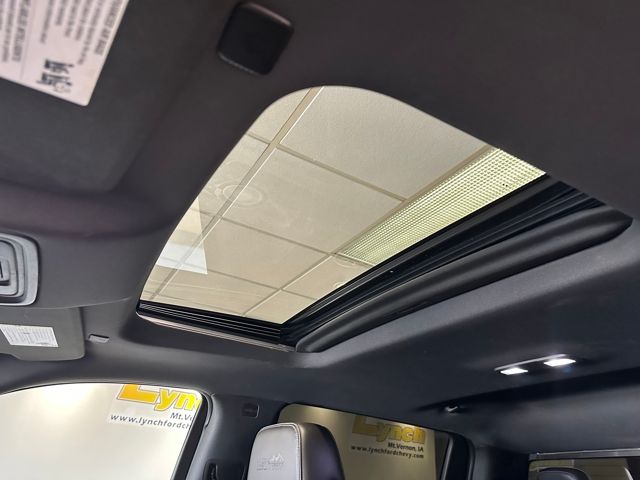 2019 Chevrolet Silverado 1500 High Country photo 3