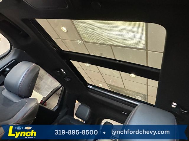 2025 Ford Explorer ST photo 4