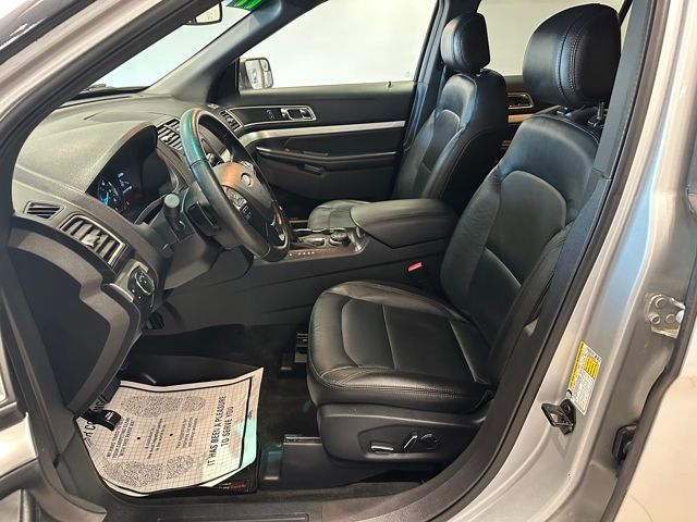 2017 Ford Explorer XLT photo 4
