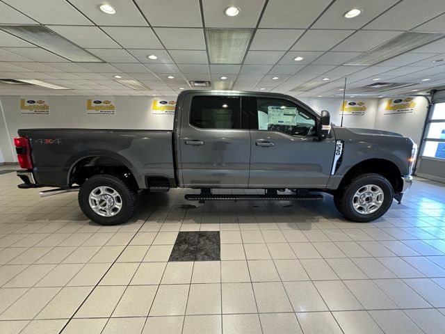 2026 Ford F-350 XLT photo 3