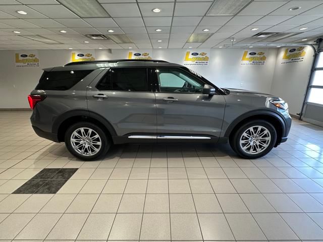 2025 Ford Explorer photo 3