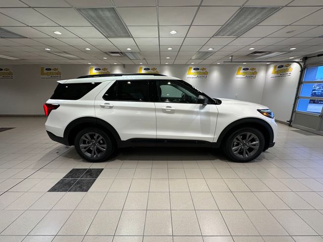 2026 Ford Explorer photo 2