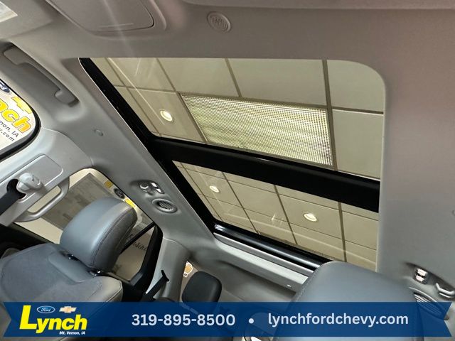 2025 Ford Explorer photo 4