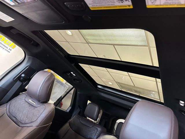 2025 Ford Explorer Platinum photo 3