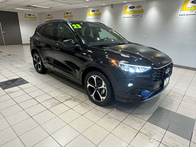 2023 Ford Escape ST-Line Select's photo