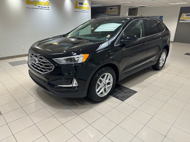 2022 Ford Edge SEL photo 2