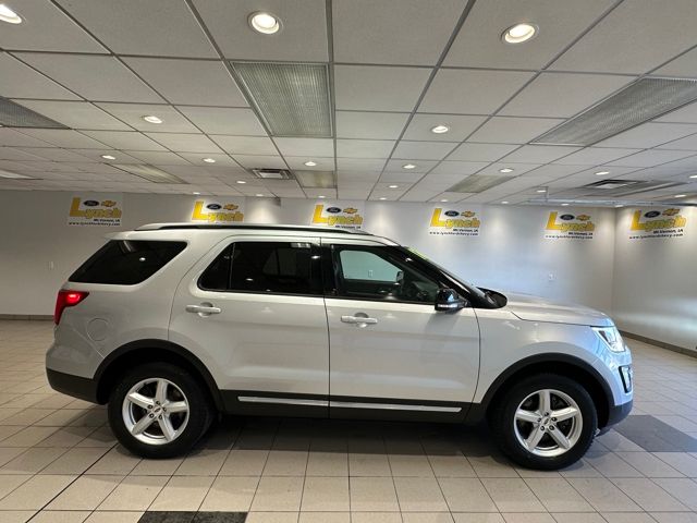 2017 Ford Explorer XLT photo 3
