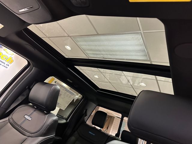 2025 Ford F-150 Platinum photo 4