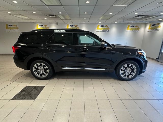 2025 Ford Explorer photo 3