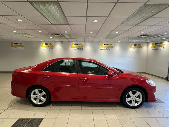 2014 Toyota Camry SE photo 3