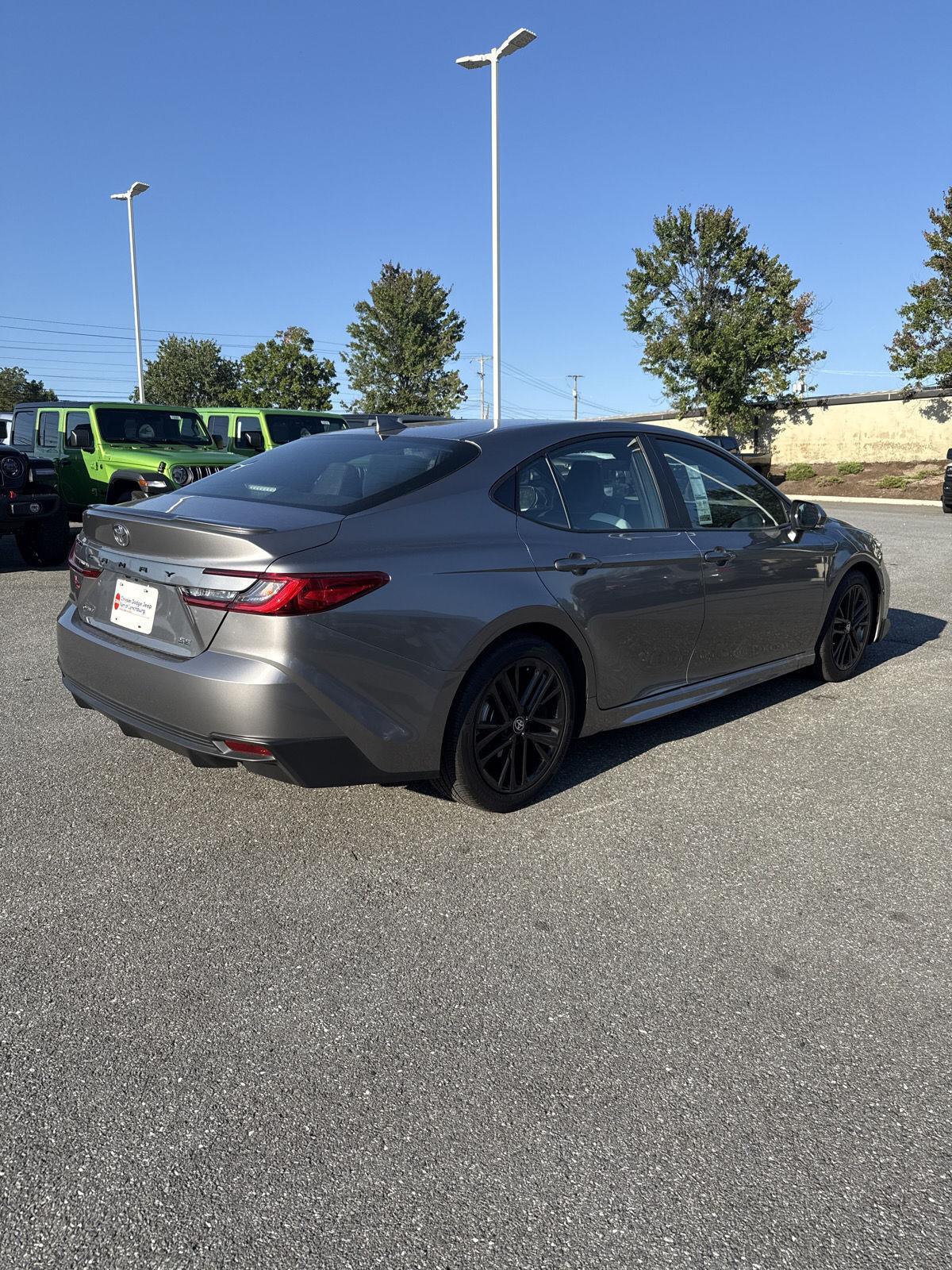2025 Toyota Camry SE photo 4
