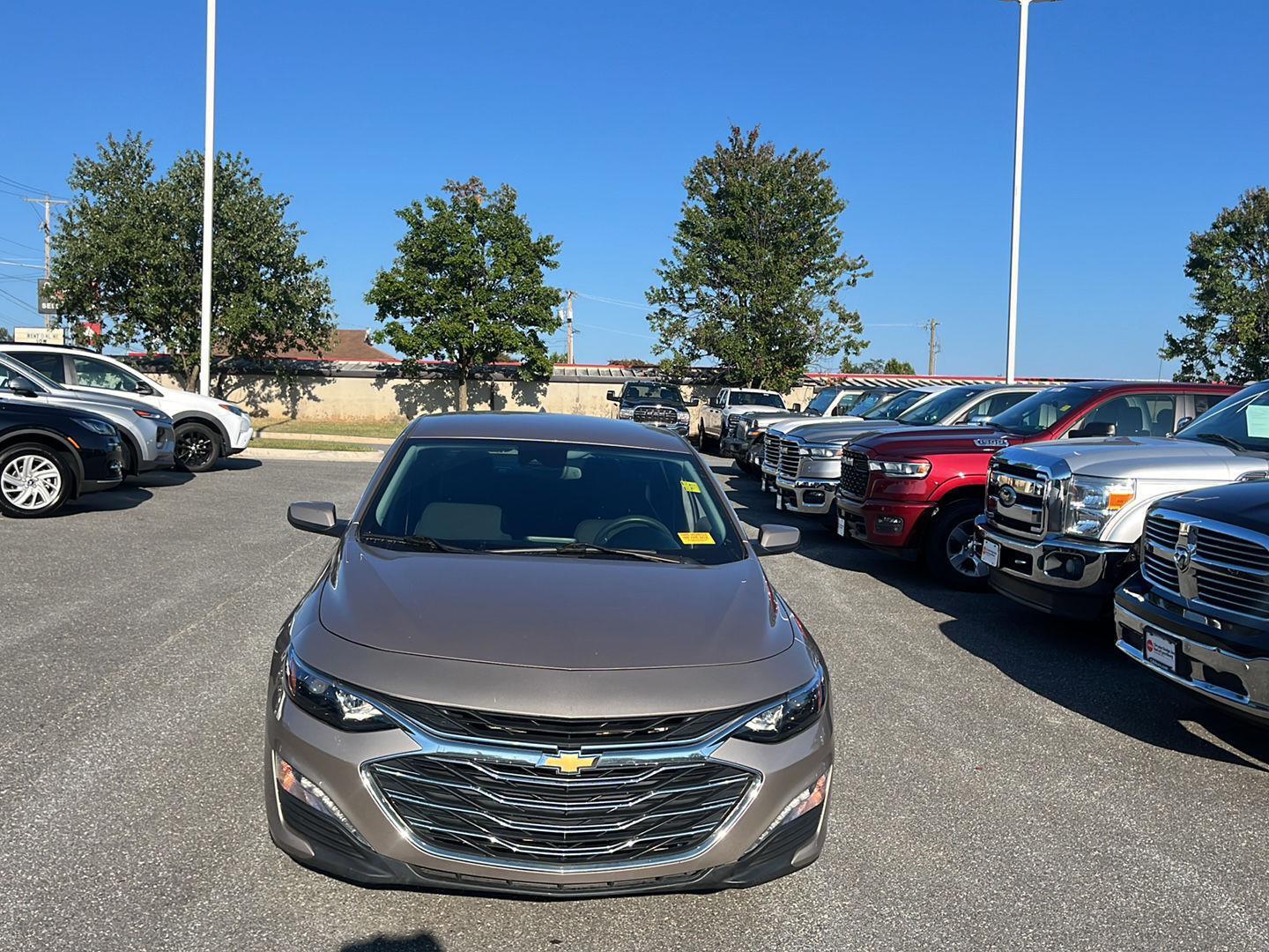 2023 Chevrolet Malibu 1LT photo 2