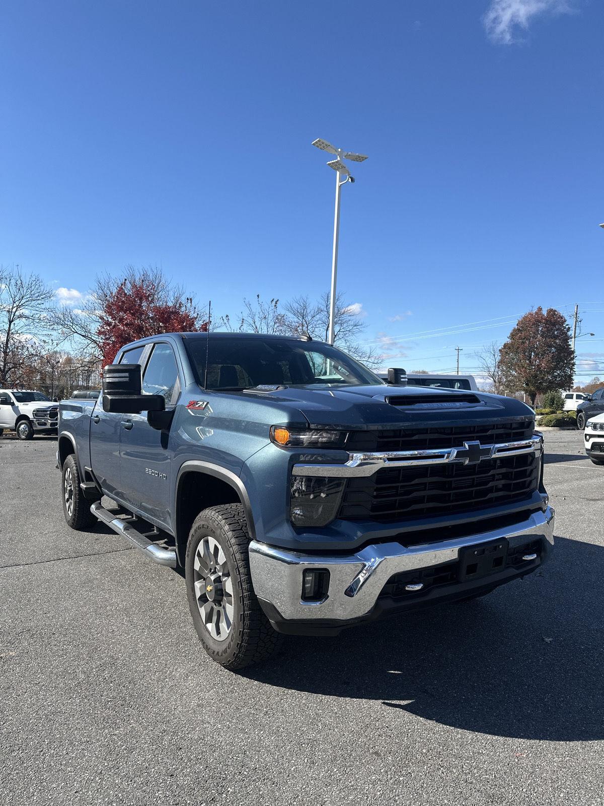 2024 Chevrolet Silverado 2500HD LT photo 3