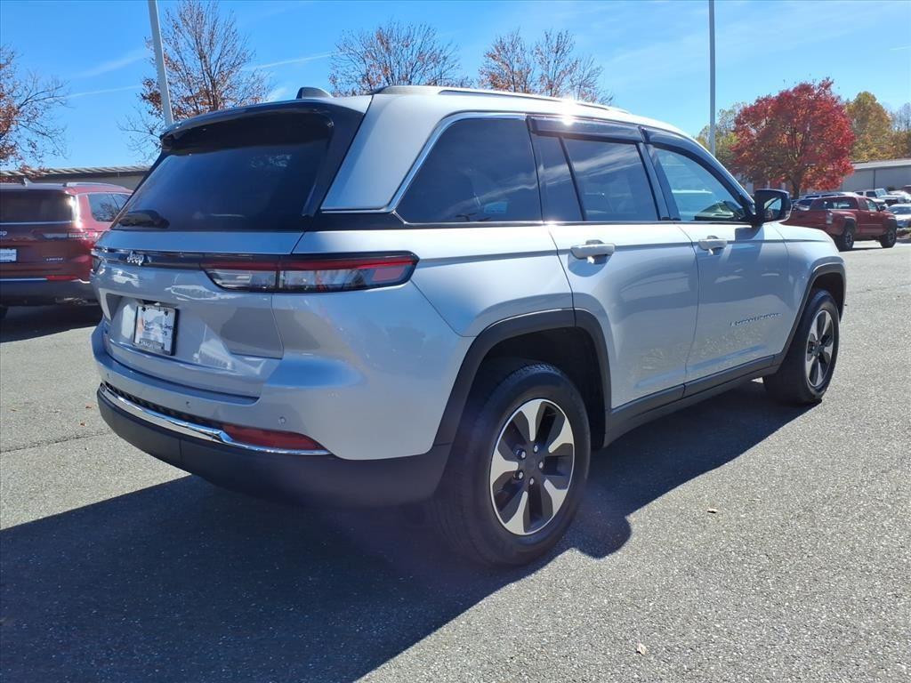 2023 Jeep Cherokee 4xe photo 3