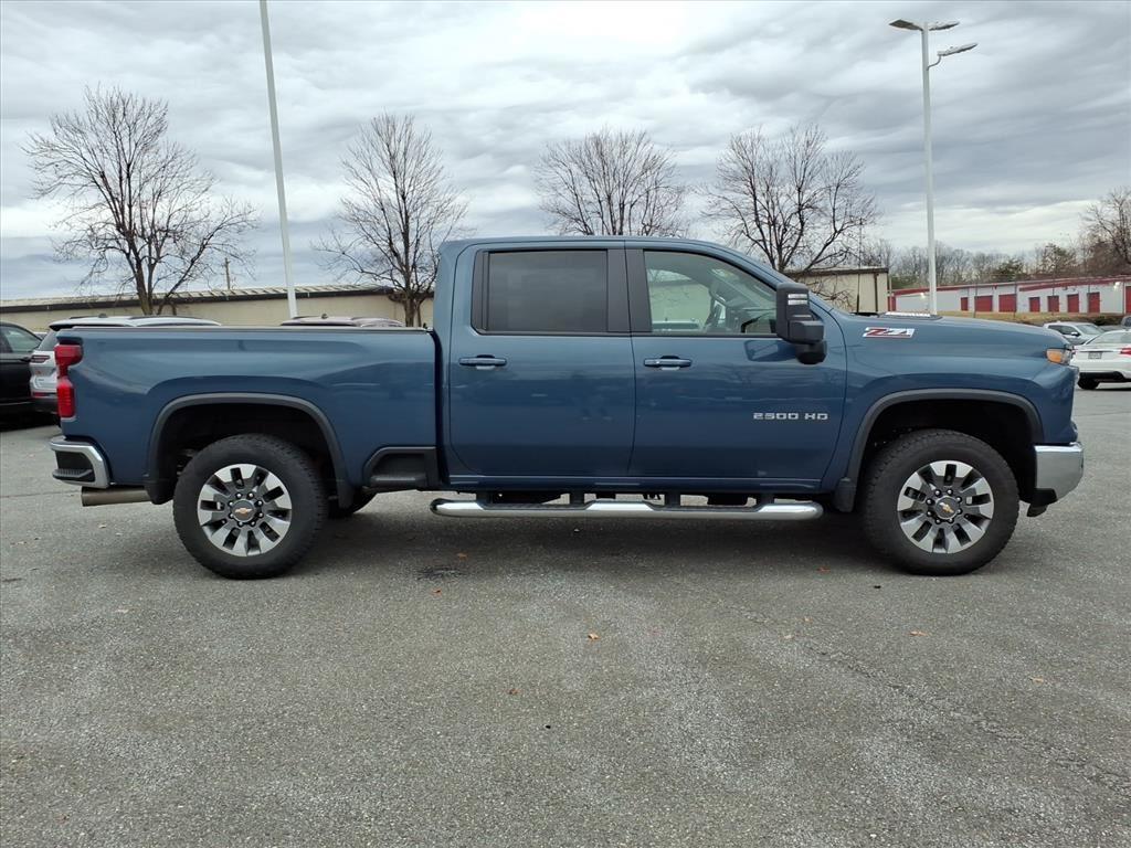 2024 Chevrolet Silverado 2500HD LT photo 3