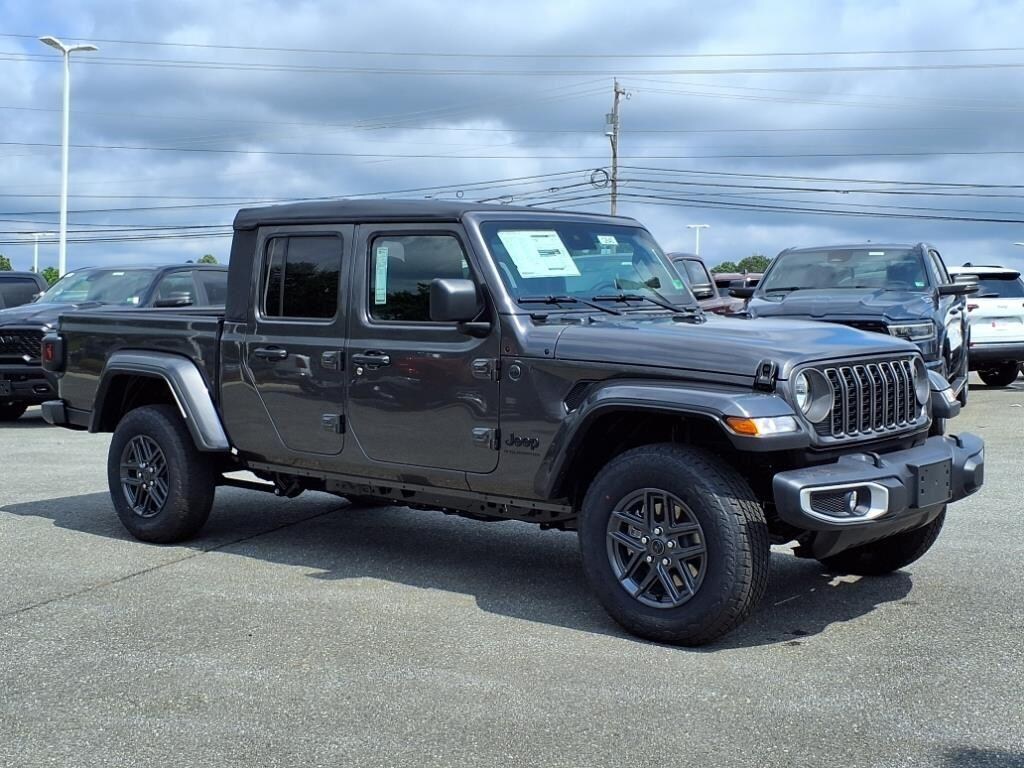 New 2025 Jeep Gladiator Sport S Truck