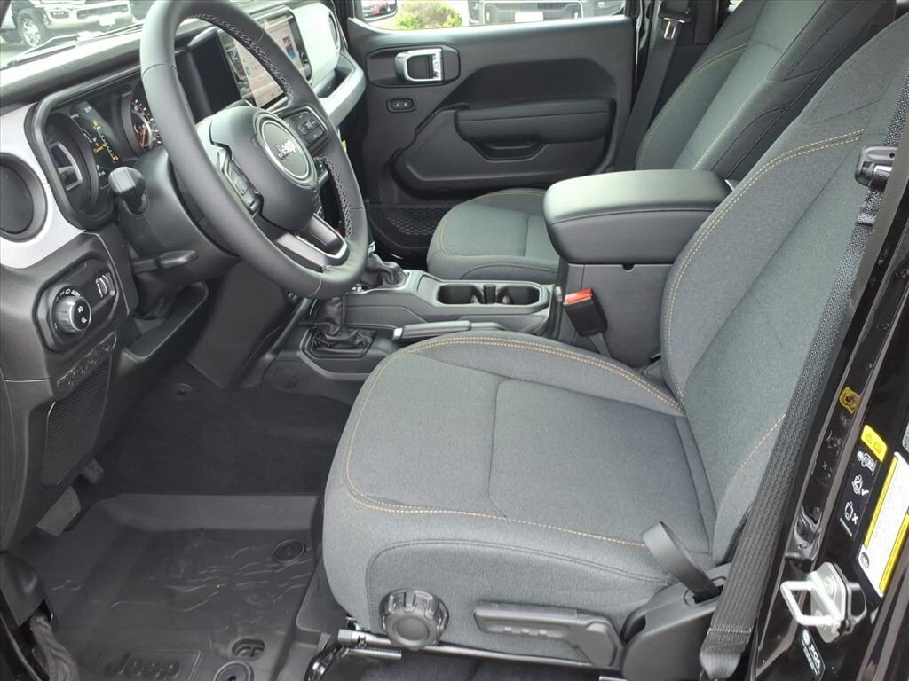 New 2025 Jeep Gladiator Sport S Truck