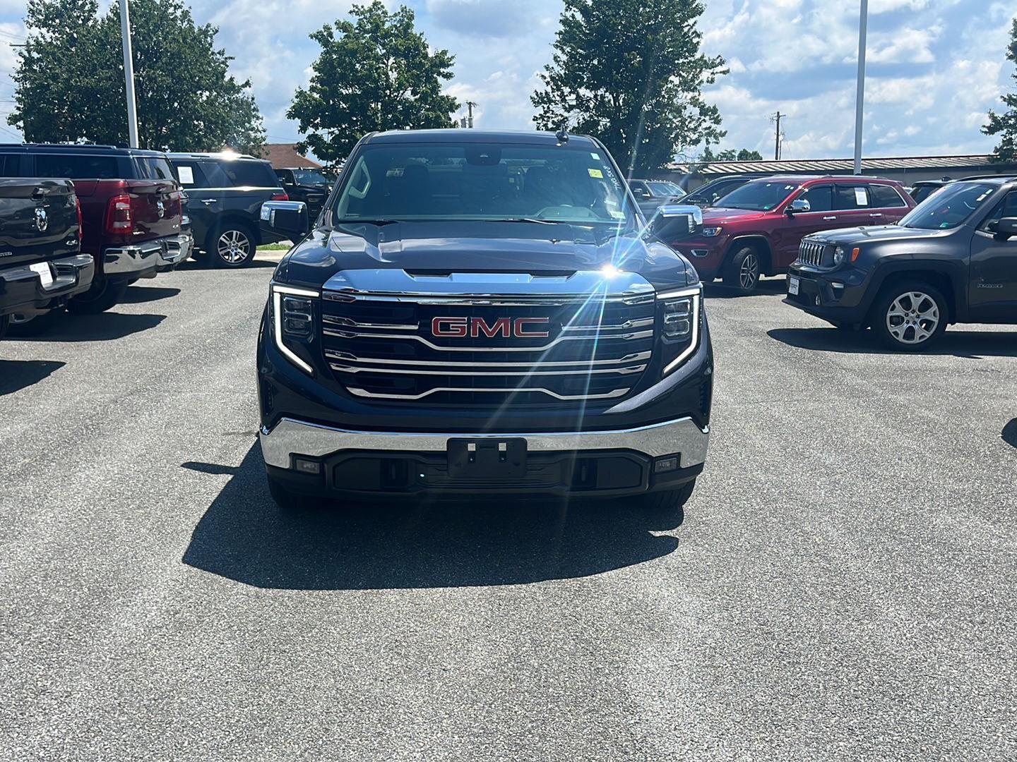 2025 Gmc Sierra 1500 SLT photo 2