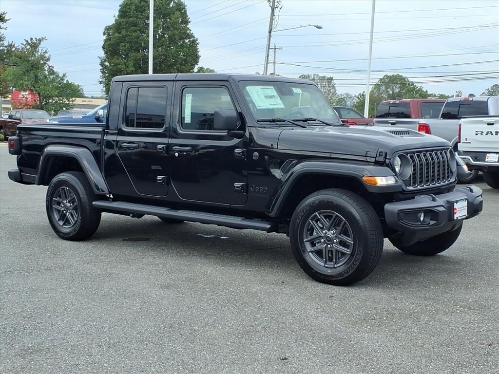 New 2025 Jeep Gladiator Sport S Truck
