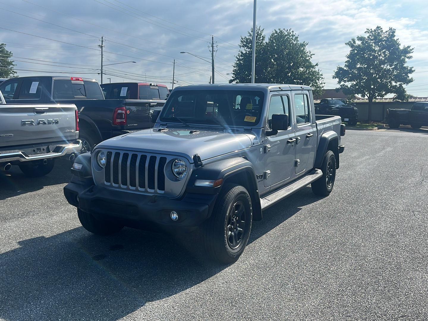 2021 Jeep Gladiator Sport photo 3