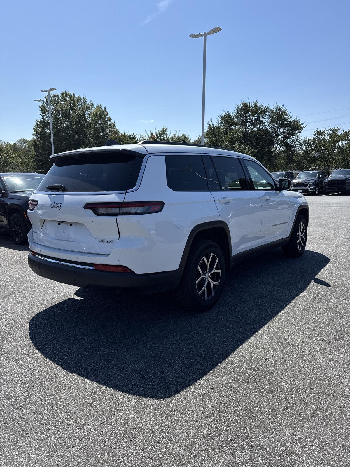 2024 Jeep Grand Cherokee Limited photo 4