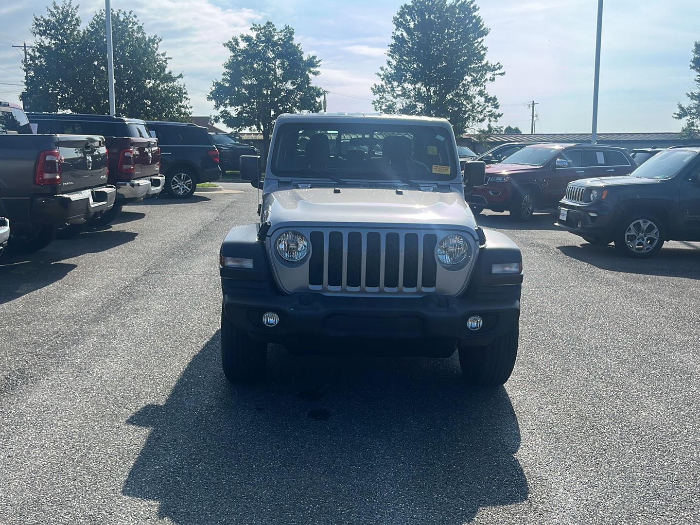 2021 Jeep Gladiator Sport photo 2