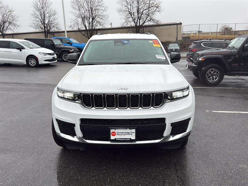 2023 Jeep Grand Cherokee Laredo photo 2