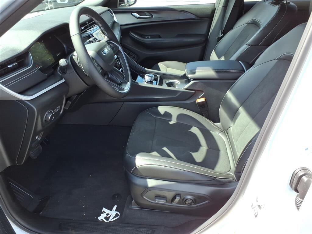 New 2025 Jeep Grand Cherokee Altitude X SUV