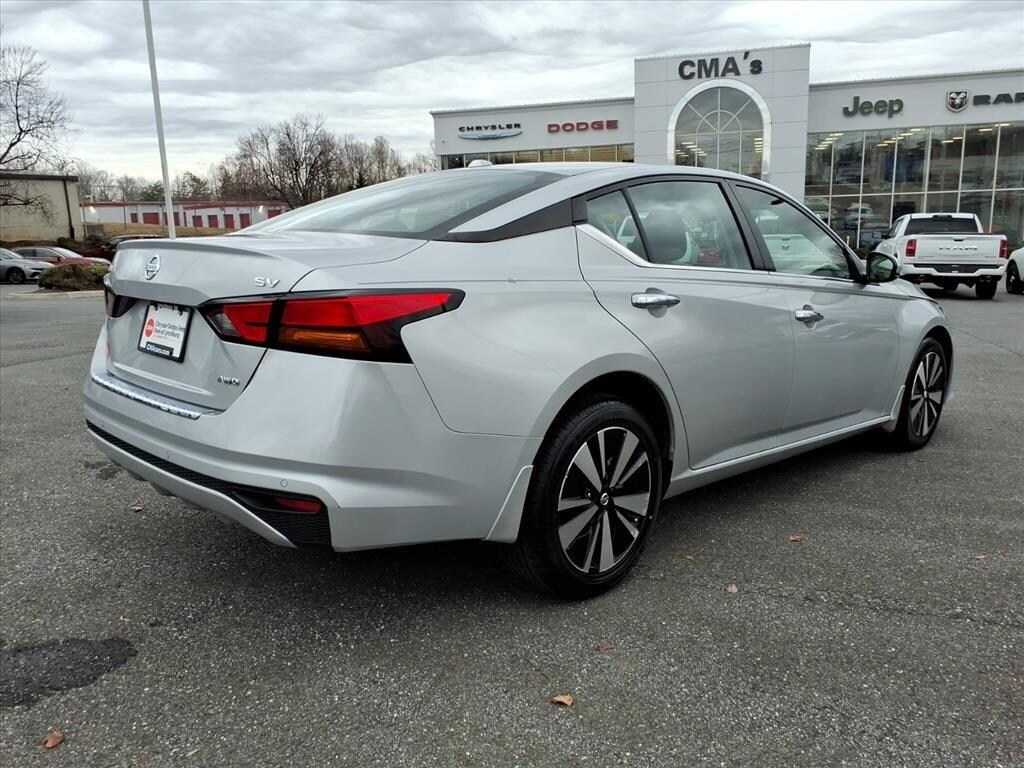 Used 2022 Nissan Altima 2.5 SV Sedan
