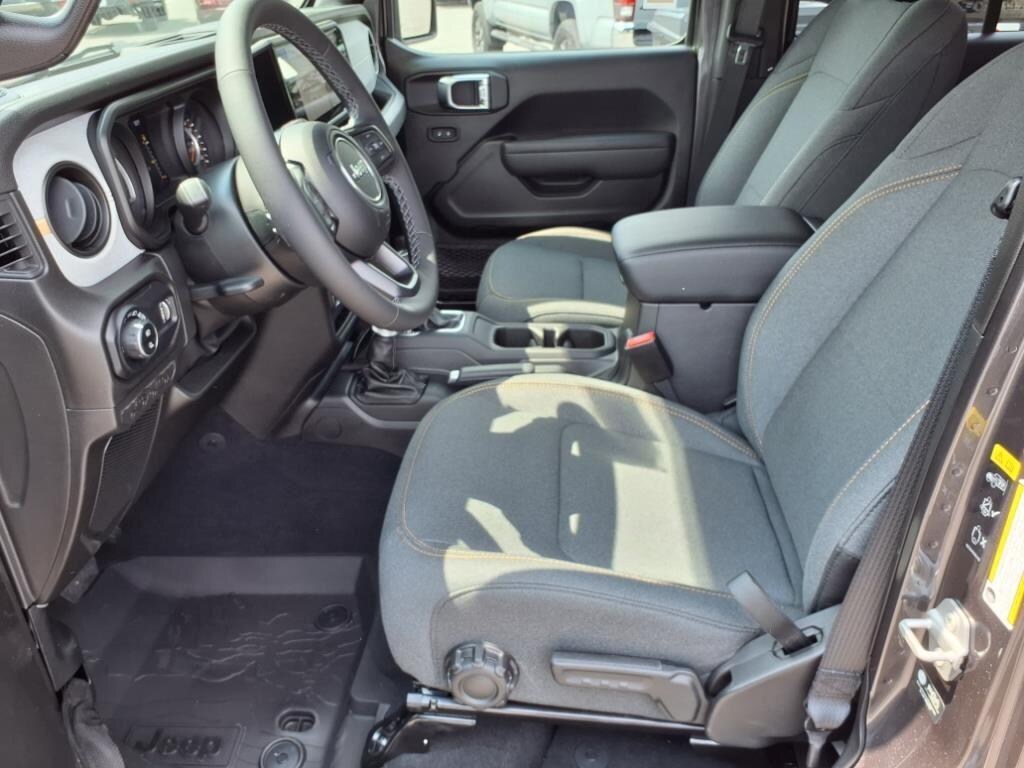 New 2025 Jeep Gladiator Sport S Truck